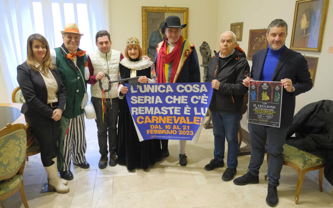 CARNEVALE DI ASCOLI: CONSEGNATA LA CHIAVE DELLA CITTÀ A REGINA CARNEVALE. PRESENTATO UFFICIALMENTE IL PROGRAMMA DELL’EDIZIONE 2023 DOPO IL LUNGO STOP