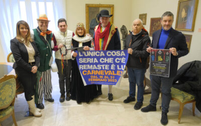 CARNEVALE DI ASCOLI: CONSEGNATA LA CHIAVE DELLA CITTÀ A REGINA CARNEVALE. PRESENTATO UFFICIALMENTE IL PROGRAMMA DELL’EDIZIONE 2023 DOPO IL LUNGO STOP